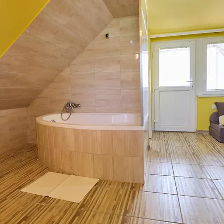 Tarsoly Kertes Casa de Férias Hajdúszoboszló