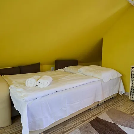 Tarsoly Kertes Casa de Férias Hajdúszoboszló